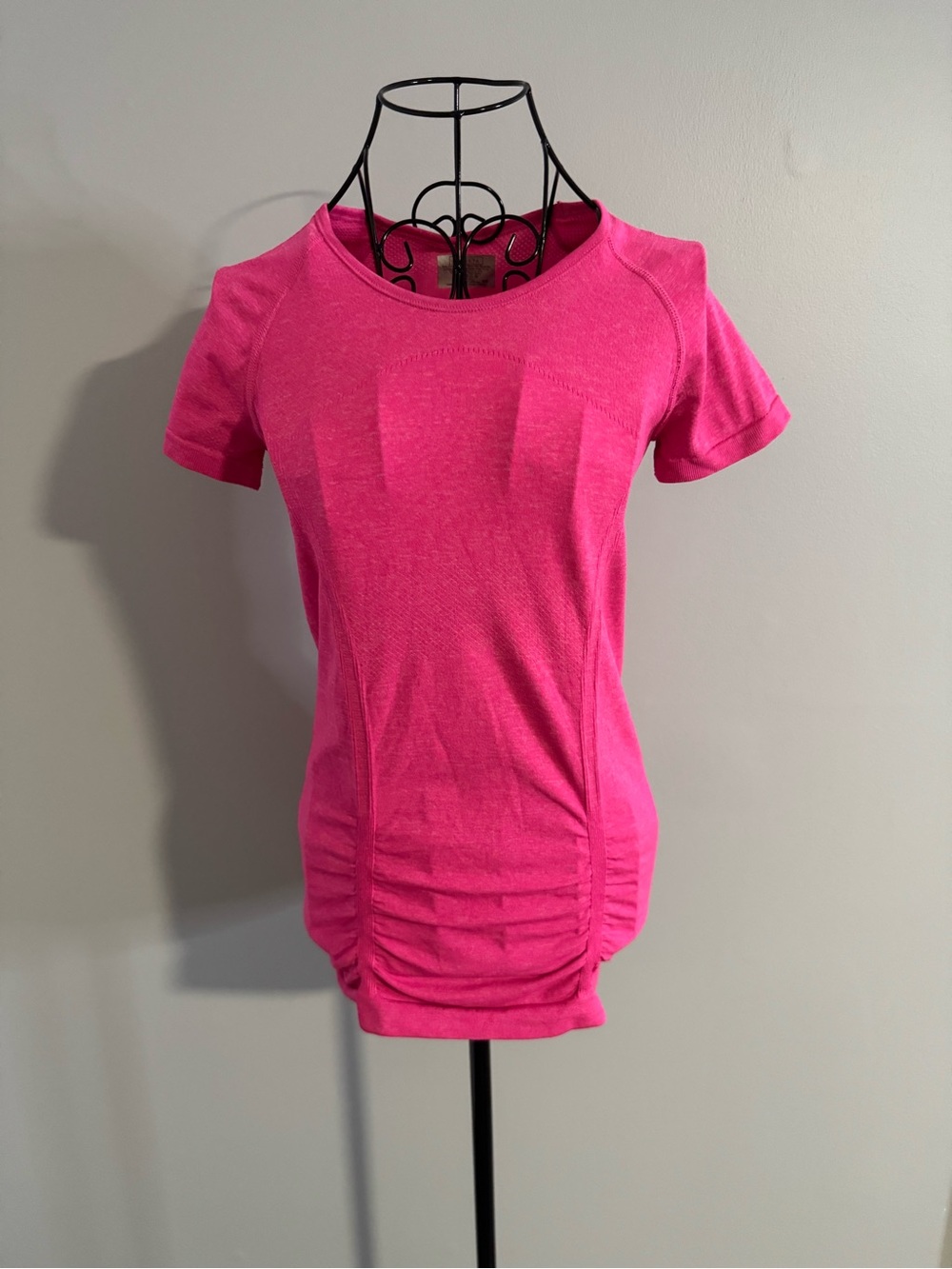 Athleta Momentum Seamless T-Shirt in Pink Size XS